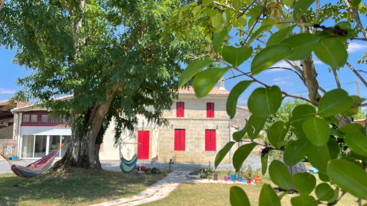 Aux Abris Des Vents D'Anges Bed & Breakfast Les Artigues-de-Lussac Dış mekan fotoğraf